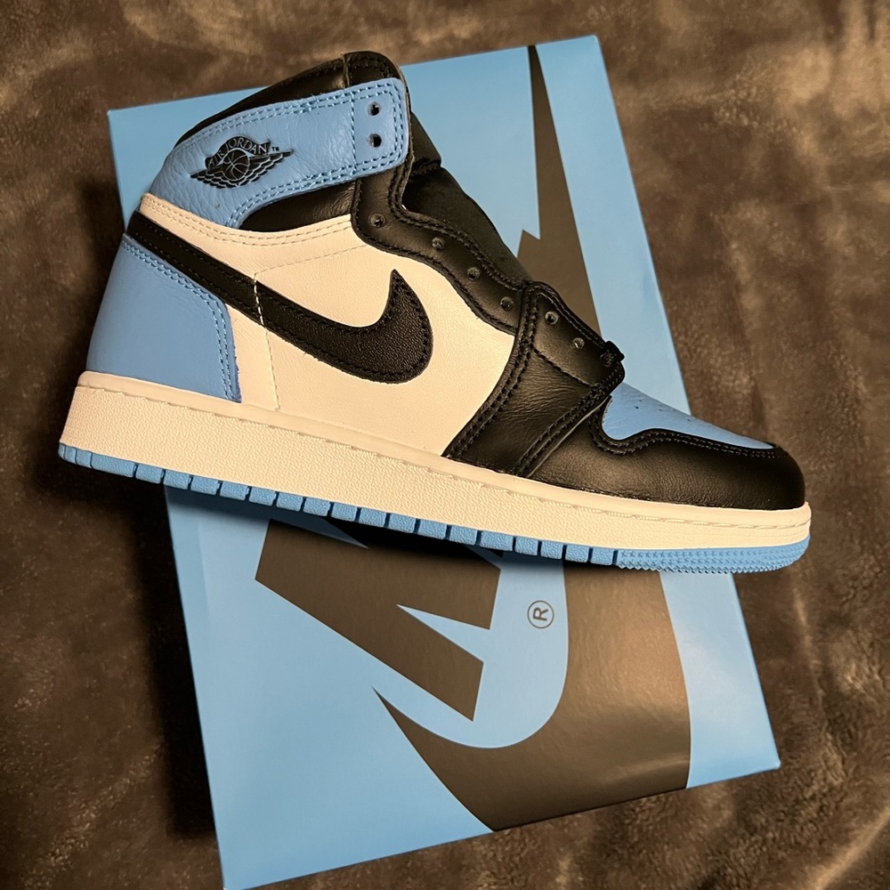 Air Jordan 1 Retro High OG UNC Toe - Youth Size 5.5 Women Size 7